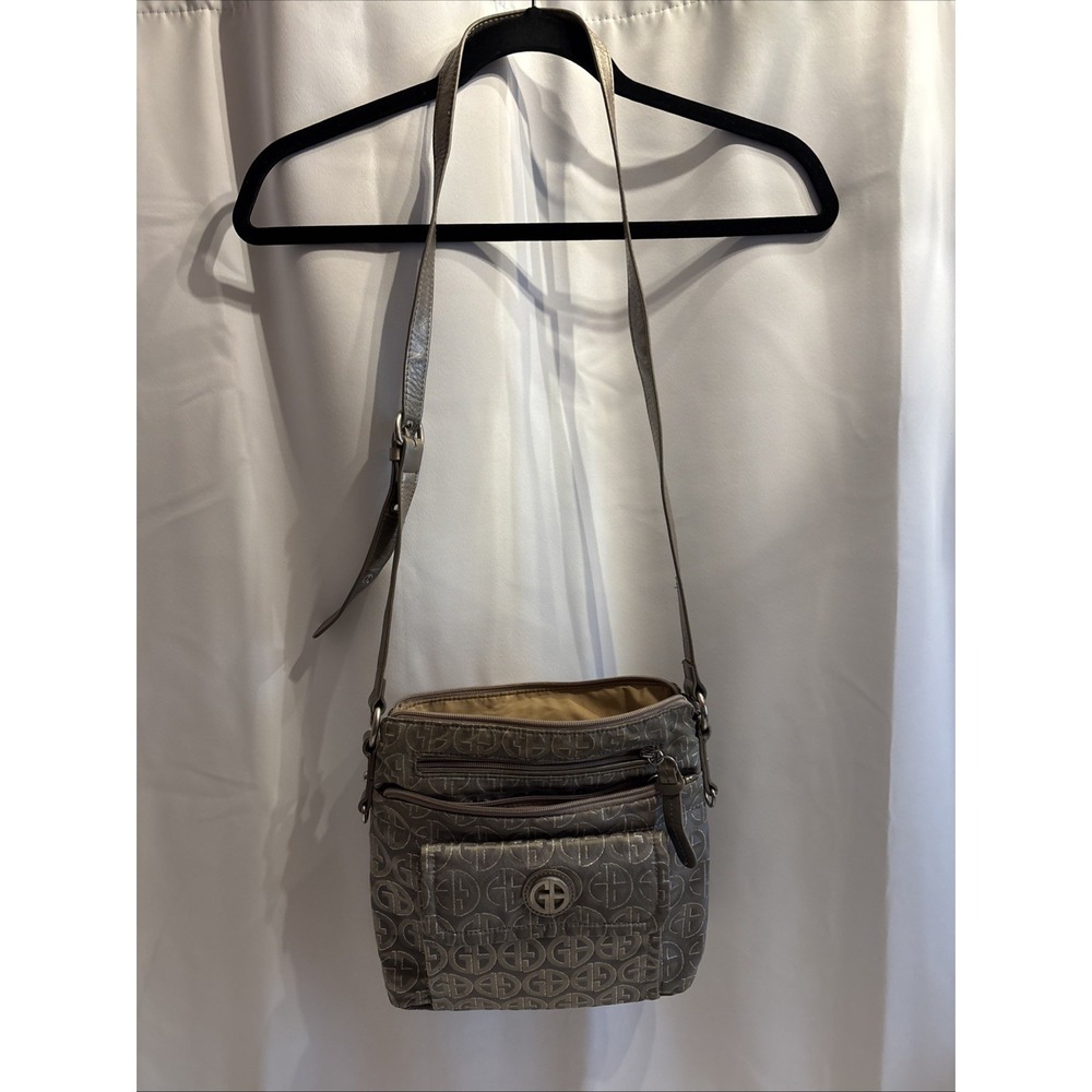 Giani Bernini Crossbody Signature Circle Bag Taupe 9‎ Pockets Adjustable Strap